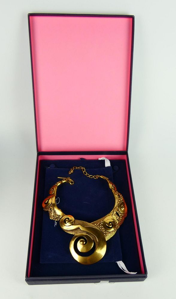 Appraisal: OSCAR DE LARENTA GOLD TONE MODERNIST NECKLACE LONG comes with