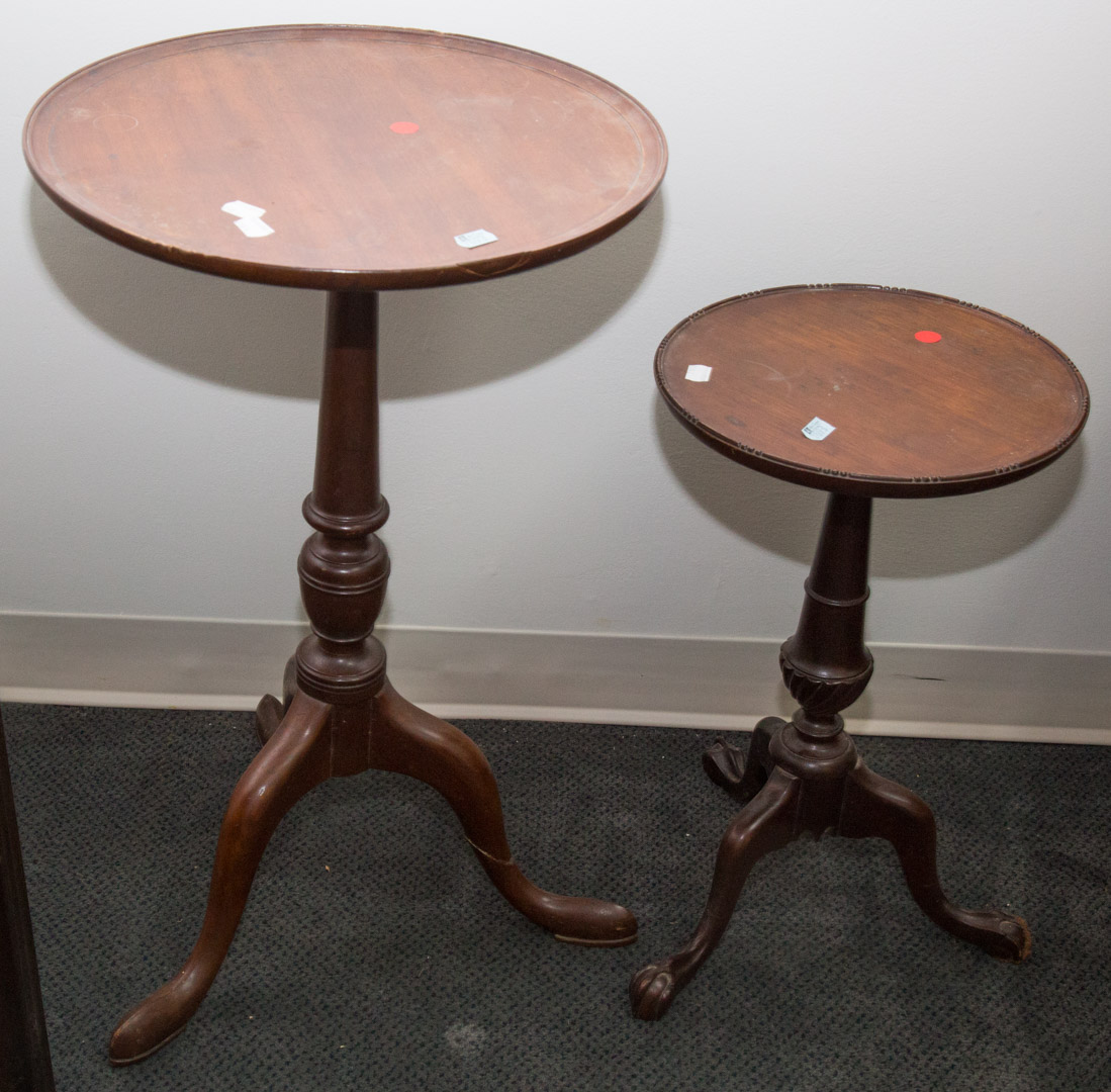 Appraisal: Two Federal style mahogany candlestands