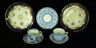 Appraisal: A pair of Coalport dessert plates the gilt rims to