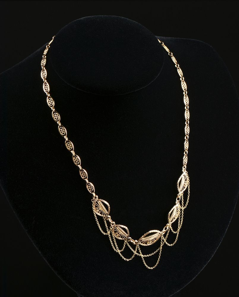 Appraisal: A BELLE POQUE K YELLOW GOLD FILIGREE FESTOONED NECKLACE AND