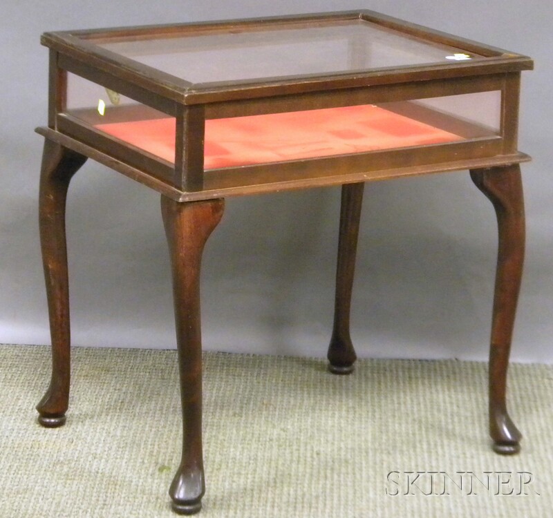 Appraisal: Queen Anne-style Mahogany and Glass Vitrine Table ht lg wd