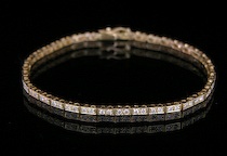 Appraisal: A Delicate K Diamond Link Bracelet Apprx full cut diamonds