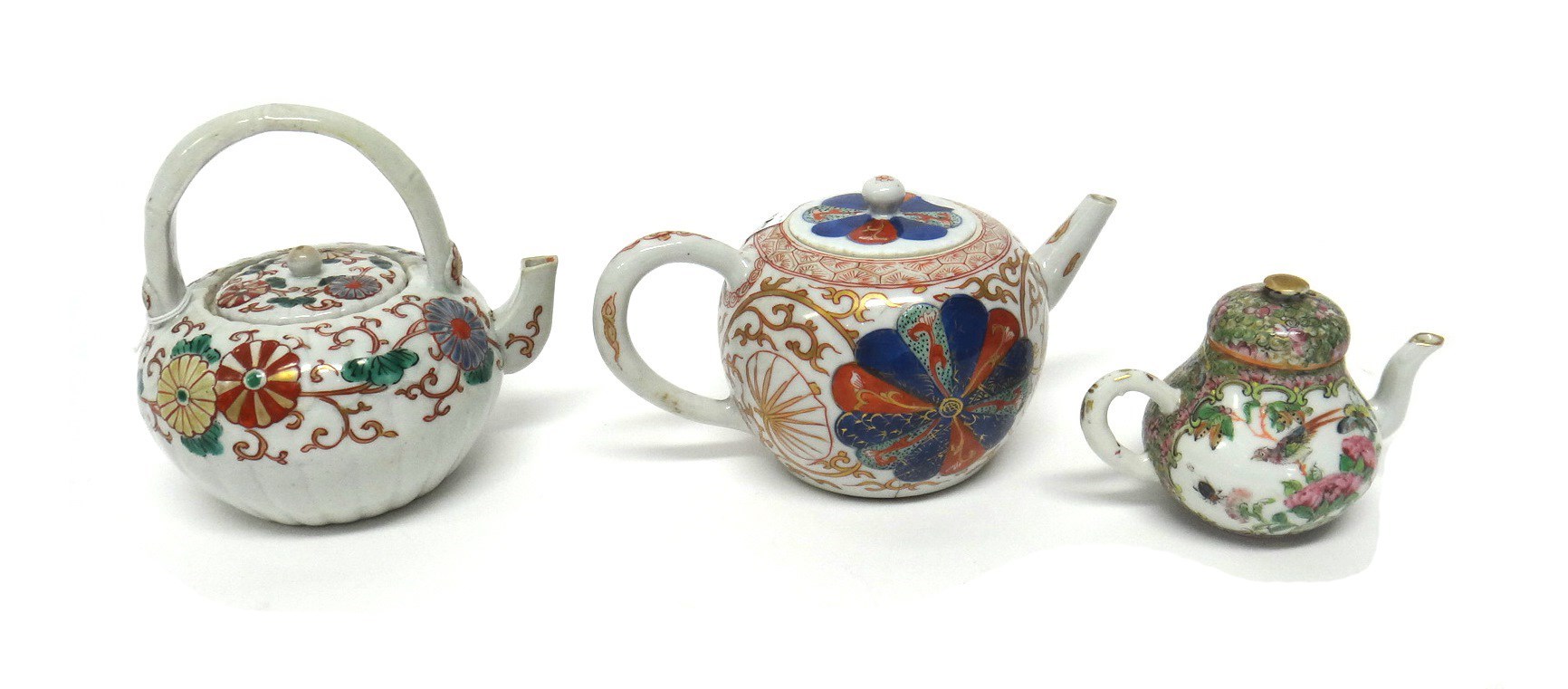 Appraisal: A Japanese Imari teapot and cover th century of compressed