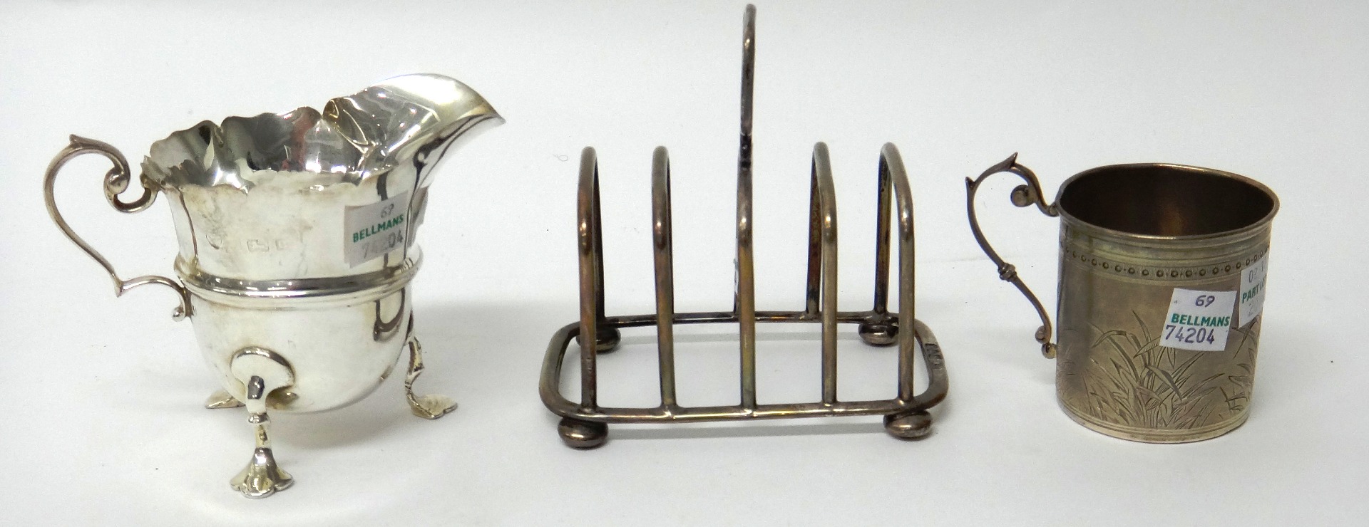 Appraisal: A silver five bar toastrack having a loop shaped handle