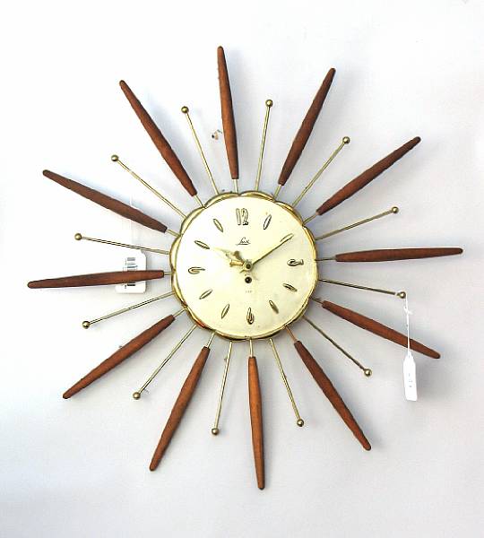 Appraisal: An assembled group of vintage wall clocks Comprising five wood