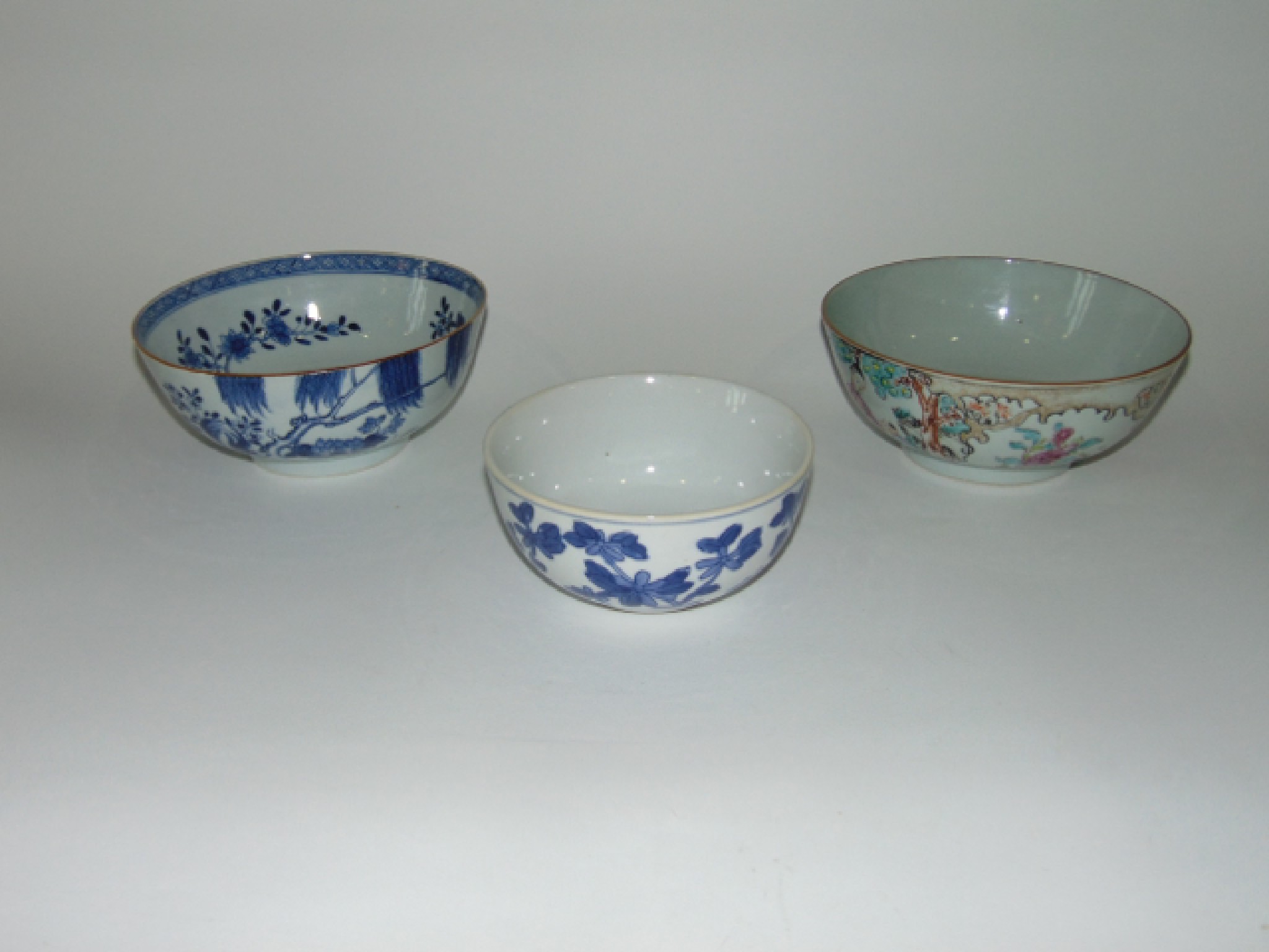 Appraisal: A th century Chinese blue and white bowl with painted