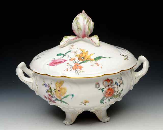 Appraisal: A HAVILAND CO LIMOGES PORCELAIN TUREEN and cover decorated with