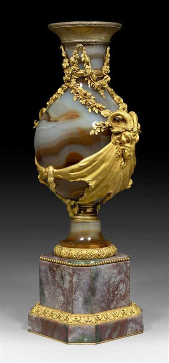 Appraisal: AGATE VASE AUX TETES DE BELIERS WITH BRONZE MOUNTS late