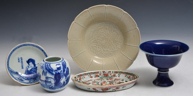 Appraisal: A SMALL GROUP OF CHINESE PIECES to include an oval