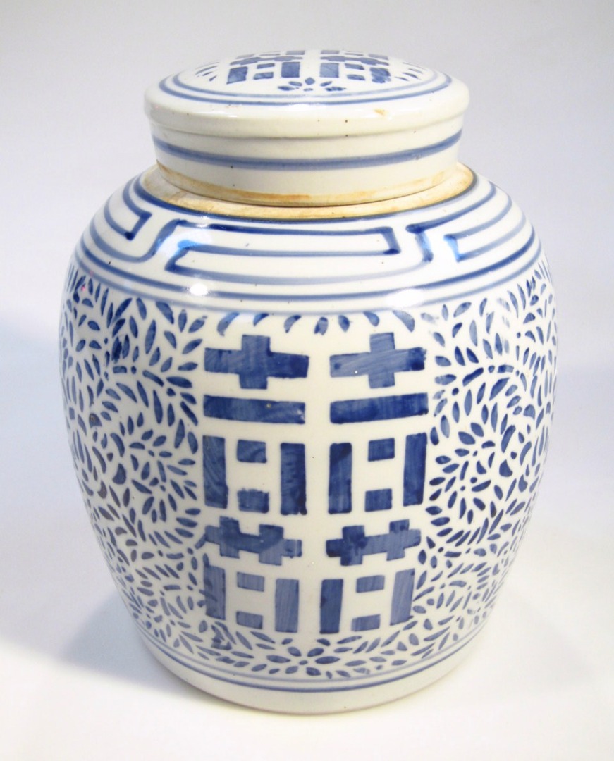 Appraisal: A Chinese earthenware Ming style blue and white jar and