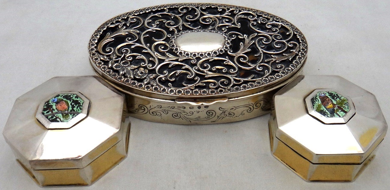 Appraisal: A silver and tortoiseshell oval hinge lidded trinket box the