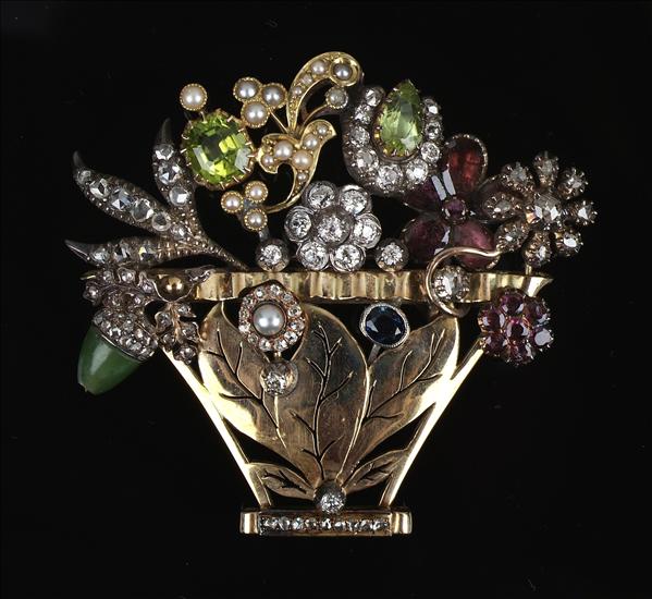 Appraisal: A multi gem set giardinetto brooch circa the flower head