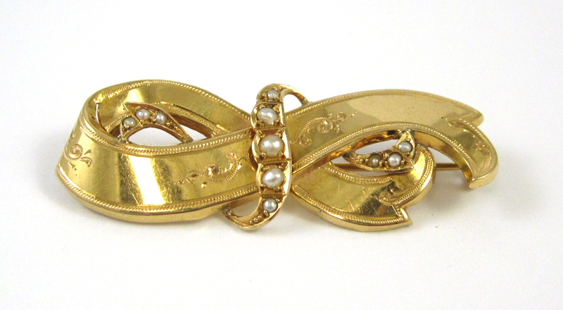 Appraisal: SEED PEARL AND EIGHTEEN KARAT GOLD BROOCH set with eleven