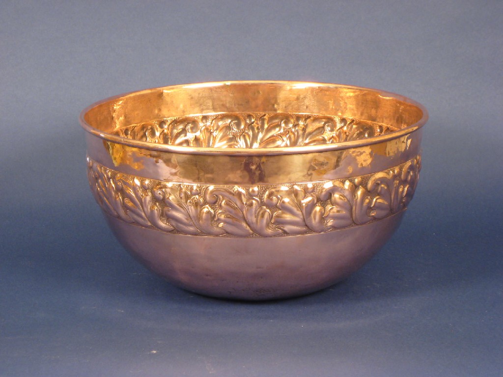 Appraisal: A large Keswick Arts and Crafts copper Bowl with embossed