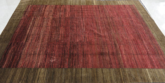 Appraisal: CONTEMPORARY HAND KNOTTED ORIENTAL CARPET Pakistan featuring a plain shaded