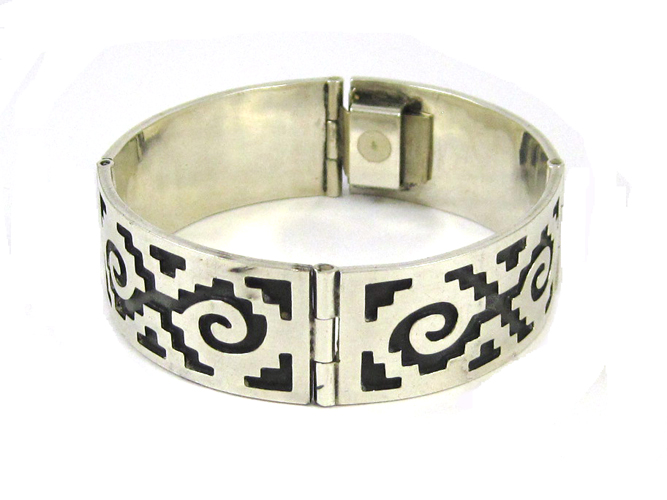 Appraisal: MEXICO STERLING SILVER BRACELET measuring - inches in length and