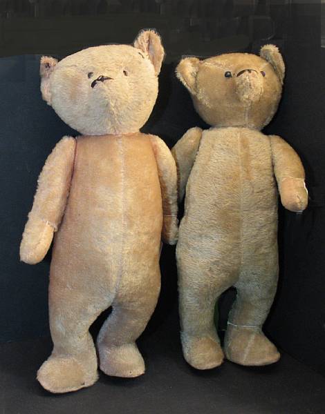 Appraisal: Pair of articulated Bears Two American bears mohair and excelsior