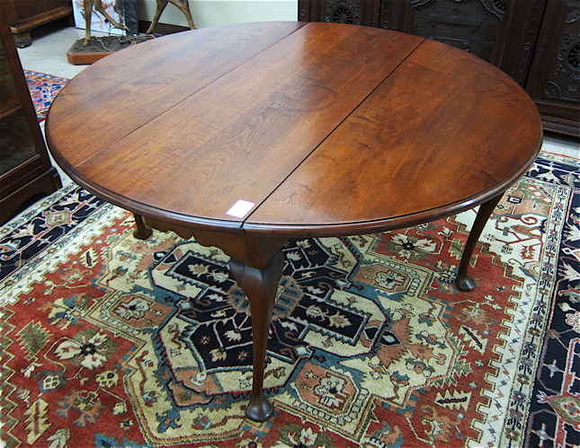 Appraisal: WALNUT QUEEN ANNE STYLE DROP-LEAF DINING TABLE American th century