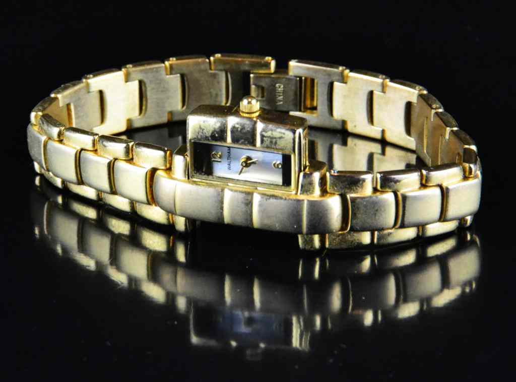 Appraisal: Waltham Ladies Wristwatch Goldtone ladies watch with link band watch