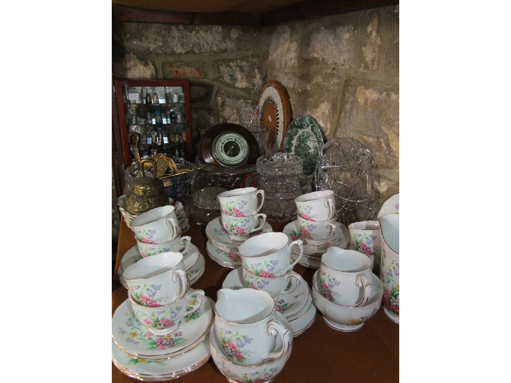 Appraisal: A collection of Queen Anne Old Country Spray pattern tea