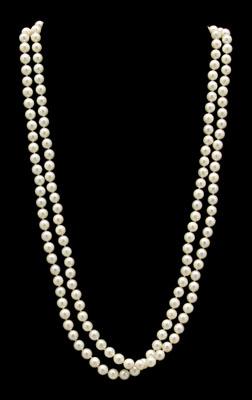 Appraisal: Cultured pearl necklace single strand of cultured pearls to mm