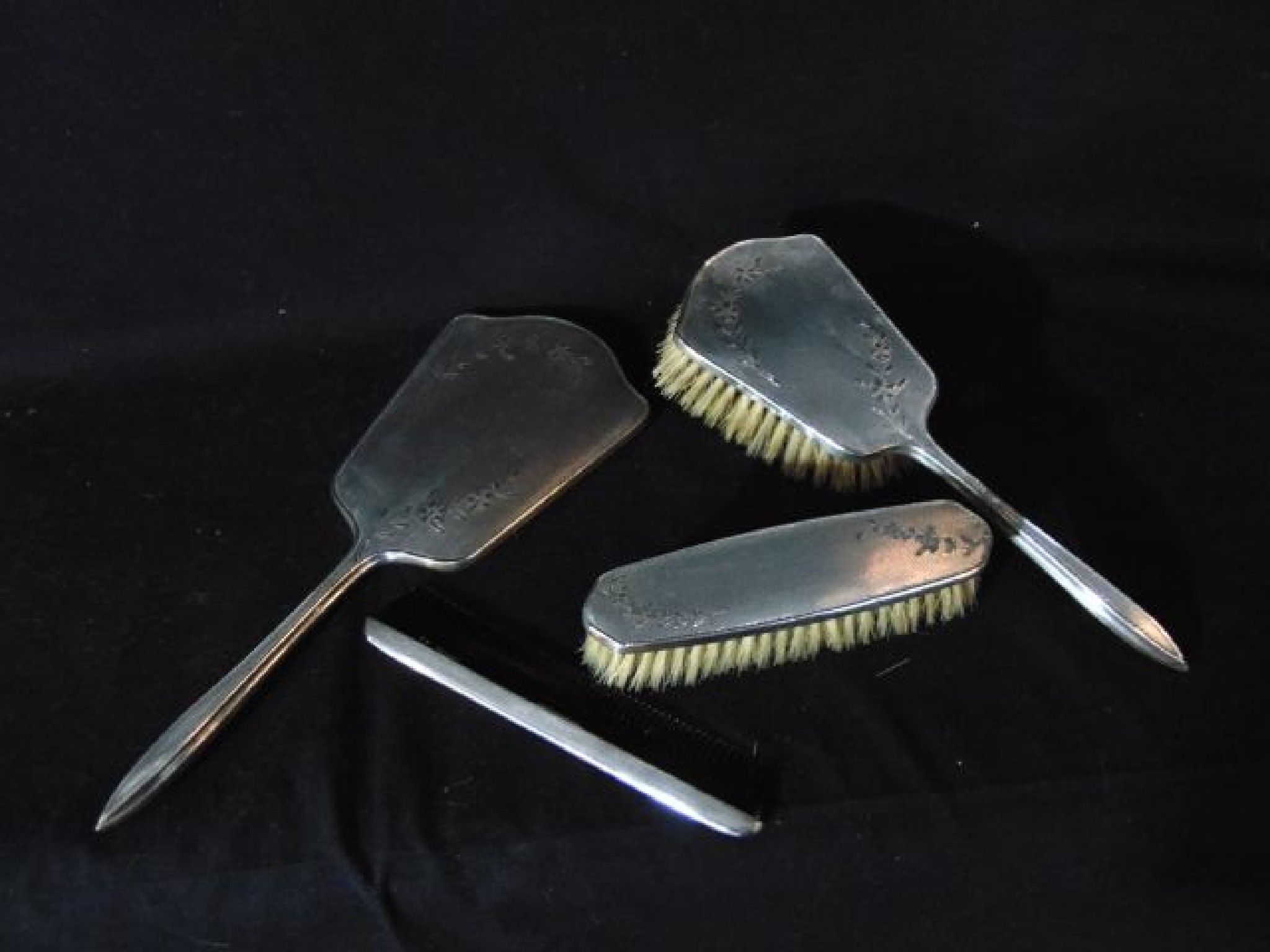 Appraisal: A silver dressing set W G Sothers Ltd Birmingham comprising