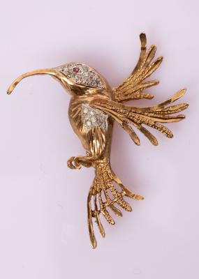 Appraisal: A gem set novelty brooch modelled as a hummingbird with