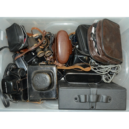 Appraisal: A quantity of vintage cameras to include Zenit Rank Aldis