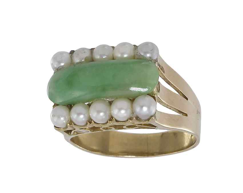 Appraisal: K JADE PEARL RING K yellow gold ring contains one