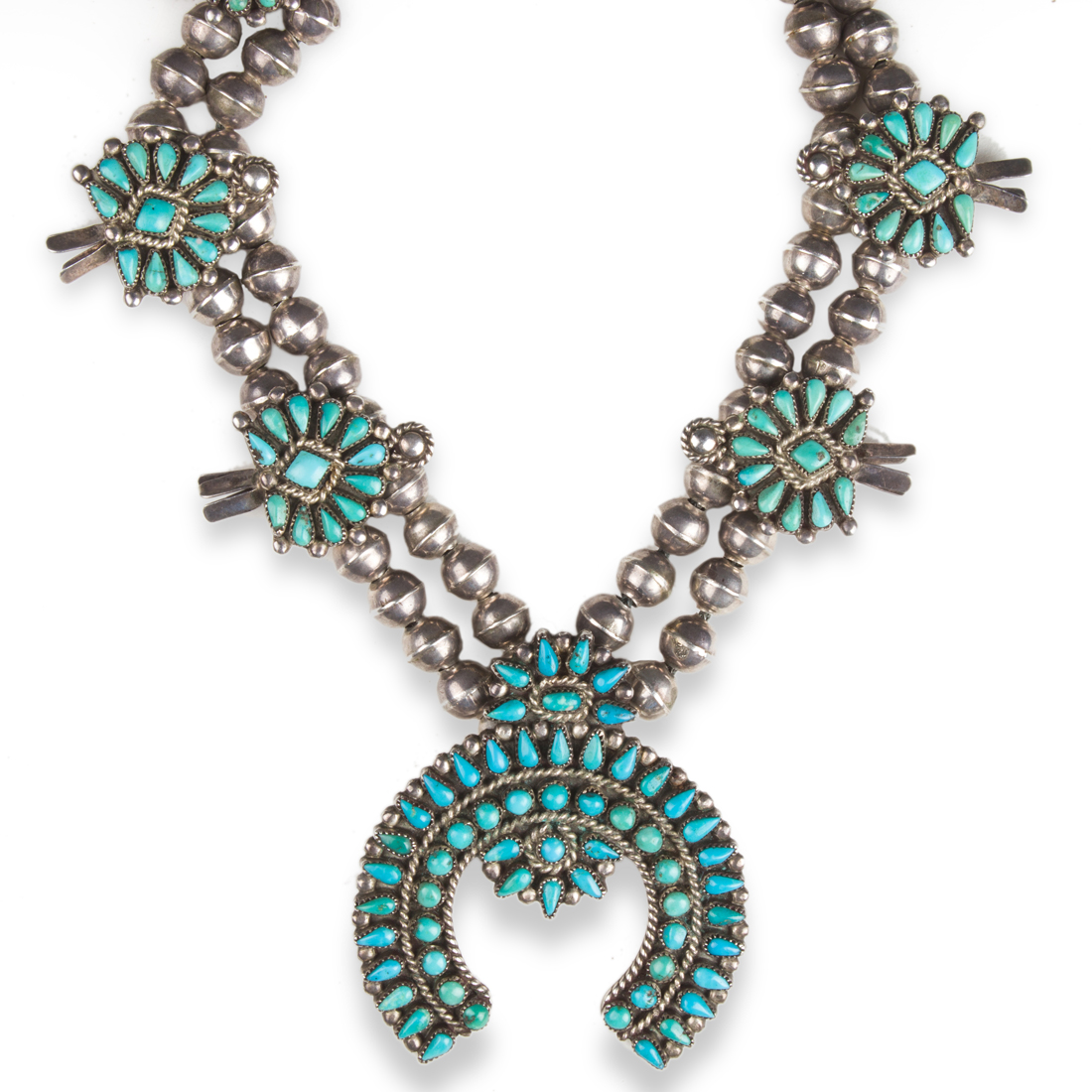 Appraisal: A TURQUOISE AND SILVER NECKLACE A turquoise and silver necklace