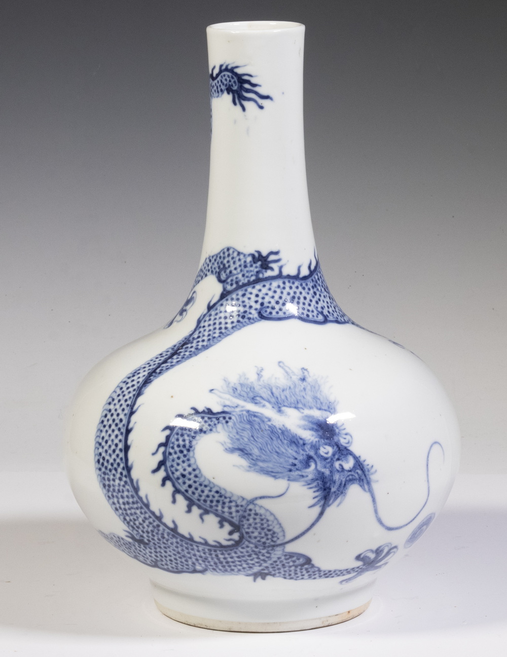 Appraisal: CHINESE PORCELAIN DRAGON VASE Blue and White Globular Vase neck