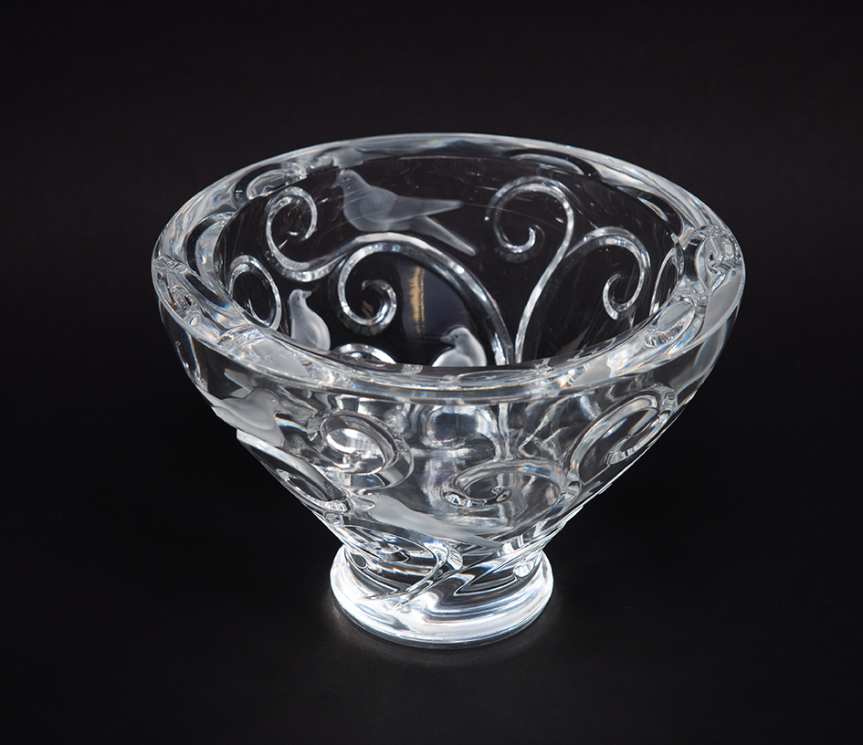 Appraisal: LALIQUE CRYSTAL VERONE CENTERBOWL France th century Birds perched on