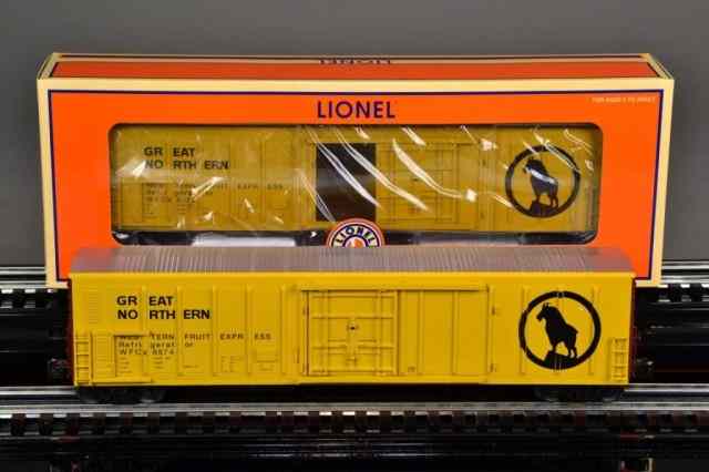 Appraisal: LIONEL FREIGHT CONTAINERSIncluding two identical cars in a double pack