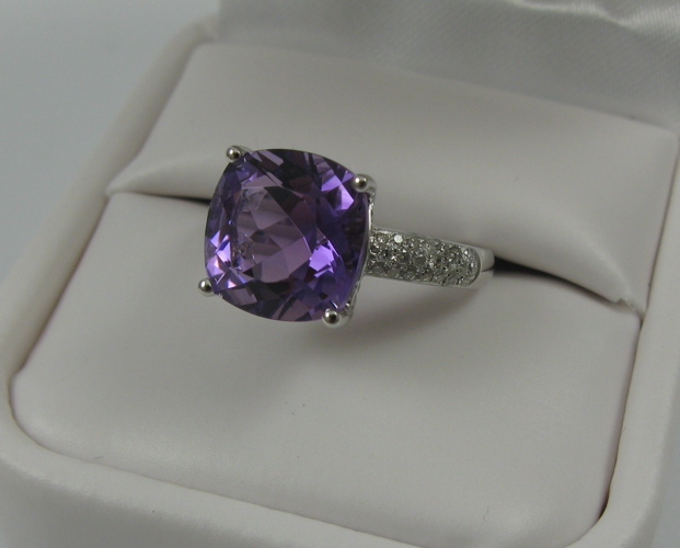 Appraisal: AMETHYST DIAMOND AND K WHITE GOLD RING centering a facet-cut