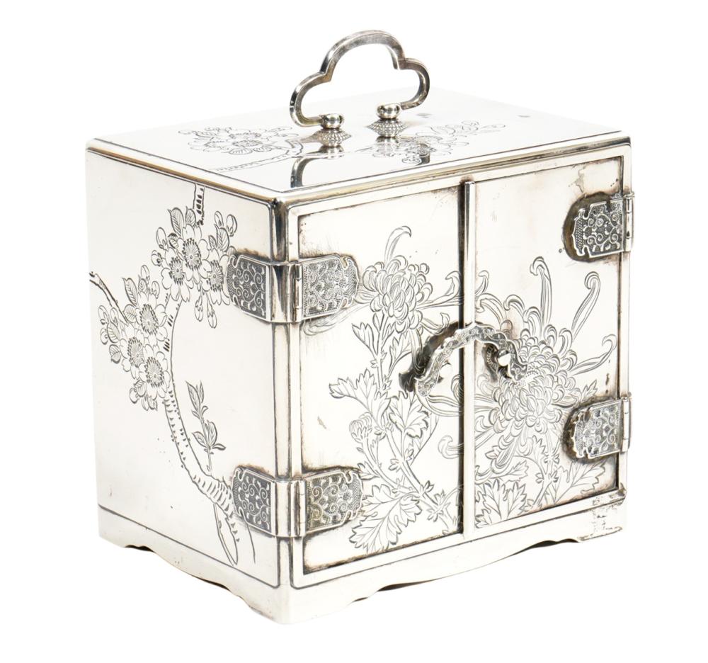 Appraisal: JAPANESE ANTIQUE SILVER AND LACQUER JEWELRY BOXJapanese antique silver jewelry