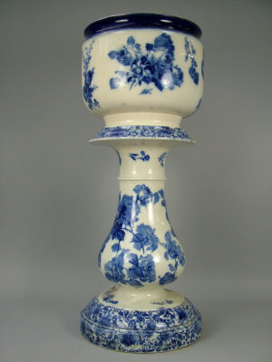 Appraisal: A Doulton Burslem stoneware blue and white Gloire de Dijon