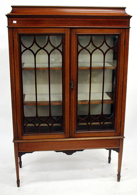 Appraisal: AN EDWARDIAN MAHOGANY DISPLAY CABINET with satinwood banding and ebony