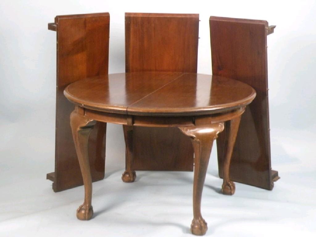 Appraisal: An early thC mahogany extending dining table with two loose