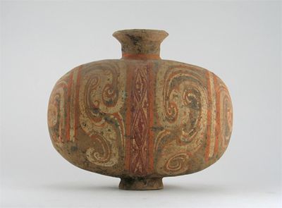 Appraisal: A Chinese pottery cocoon vase decorated in earth pigments with