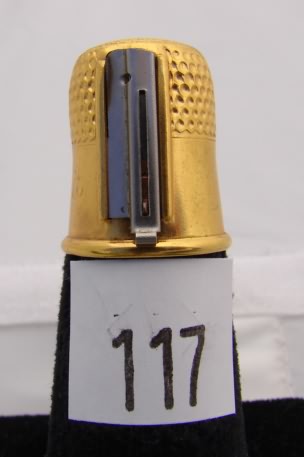 Appraisal: Gold tone thimble with thread cutter