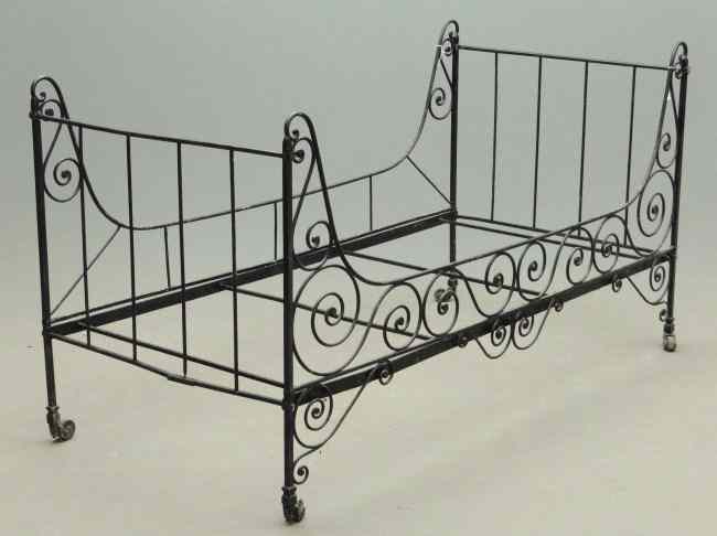 Appraisal: Early Iron day bed '' Length