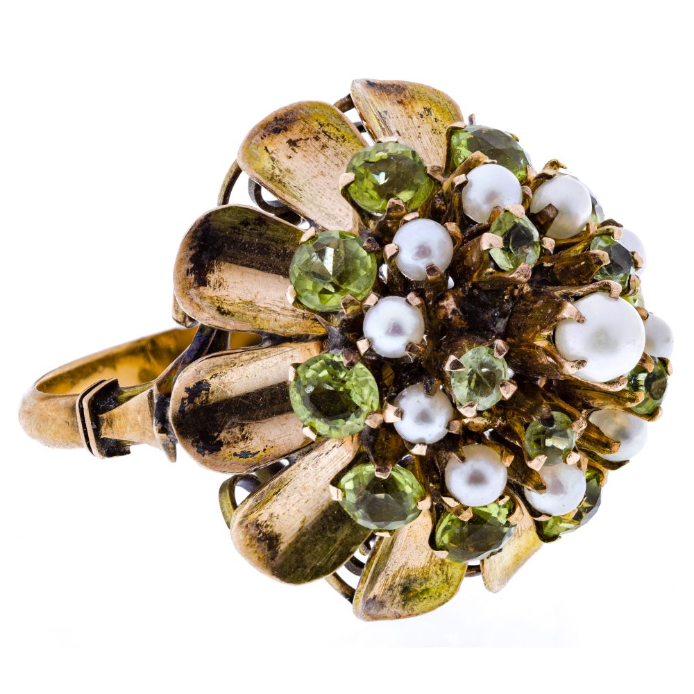 Appraisal: K YELLOW GOLD PERIDOT AND PEARL RINGPrincess dome style having