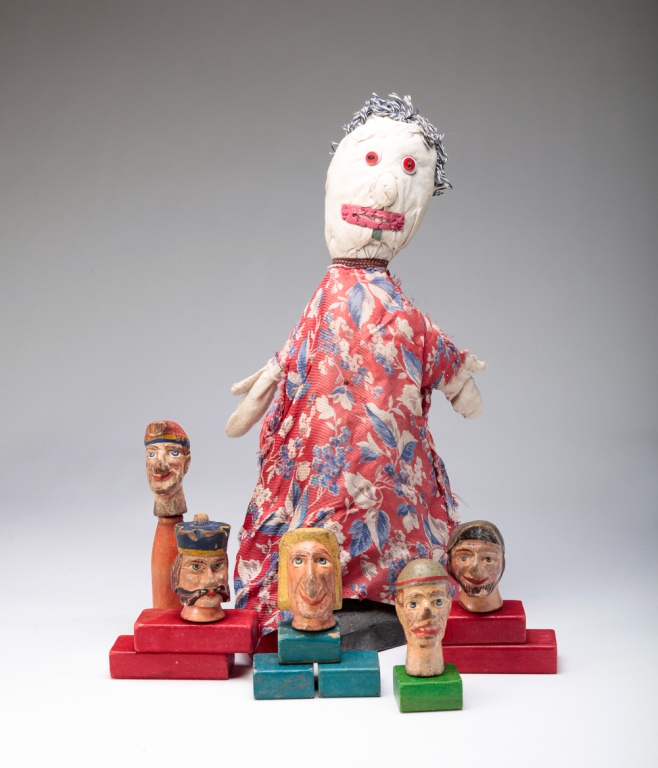 Appraisal: FOLKSY PUPPET AND PUPPET HEADS Late th- th century Five