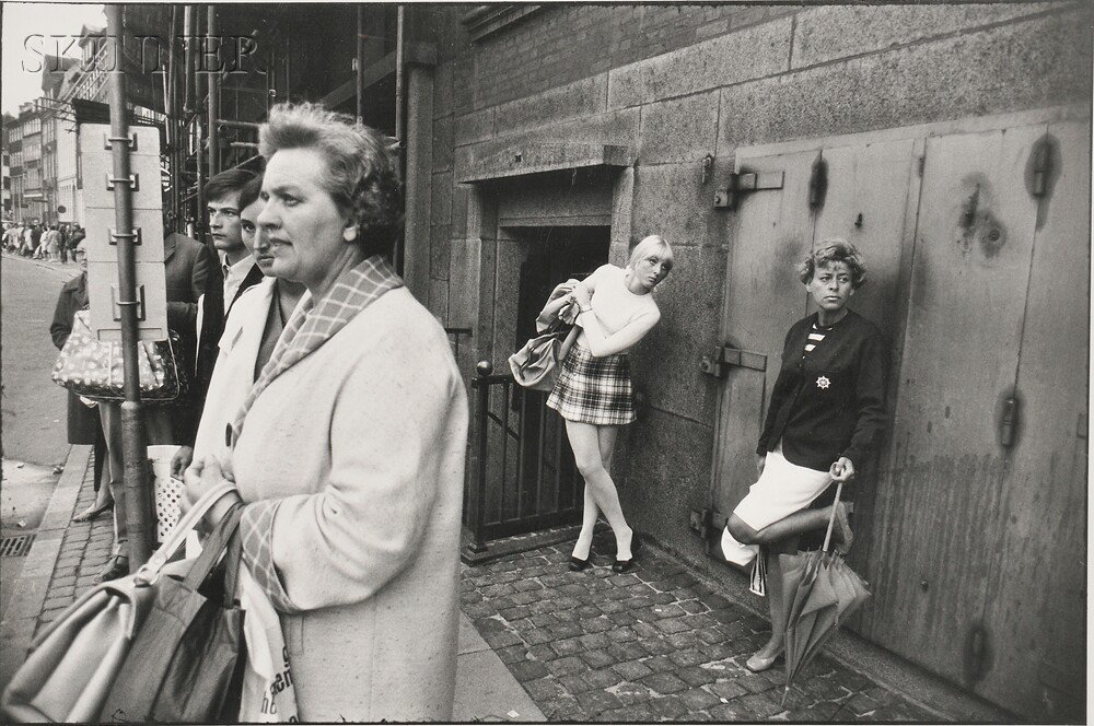 Appraisal: Garry Winogrand American - Untitled London from the Portfolio Women