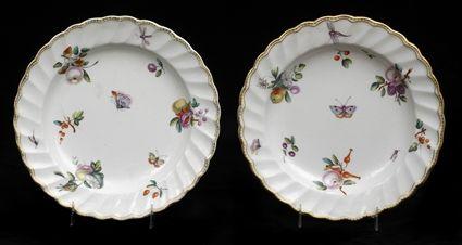 Appraisal: PAIR OF CHELSEA DERBY PORCELAIN DEEP DISHES With gilt anchor