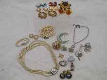 Appraisal: A quantity of costume jewellery including paste pearl necklaces brooches