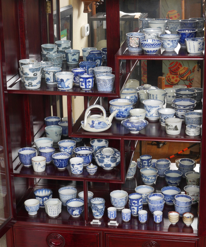 Appraisal: PIECE COLLECTION OF JAPANESE BLUE WHITE DECORATED CUPS An assembled