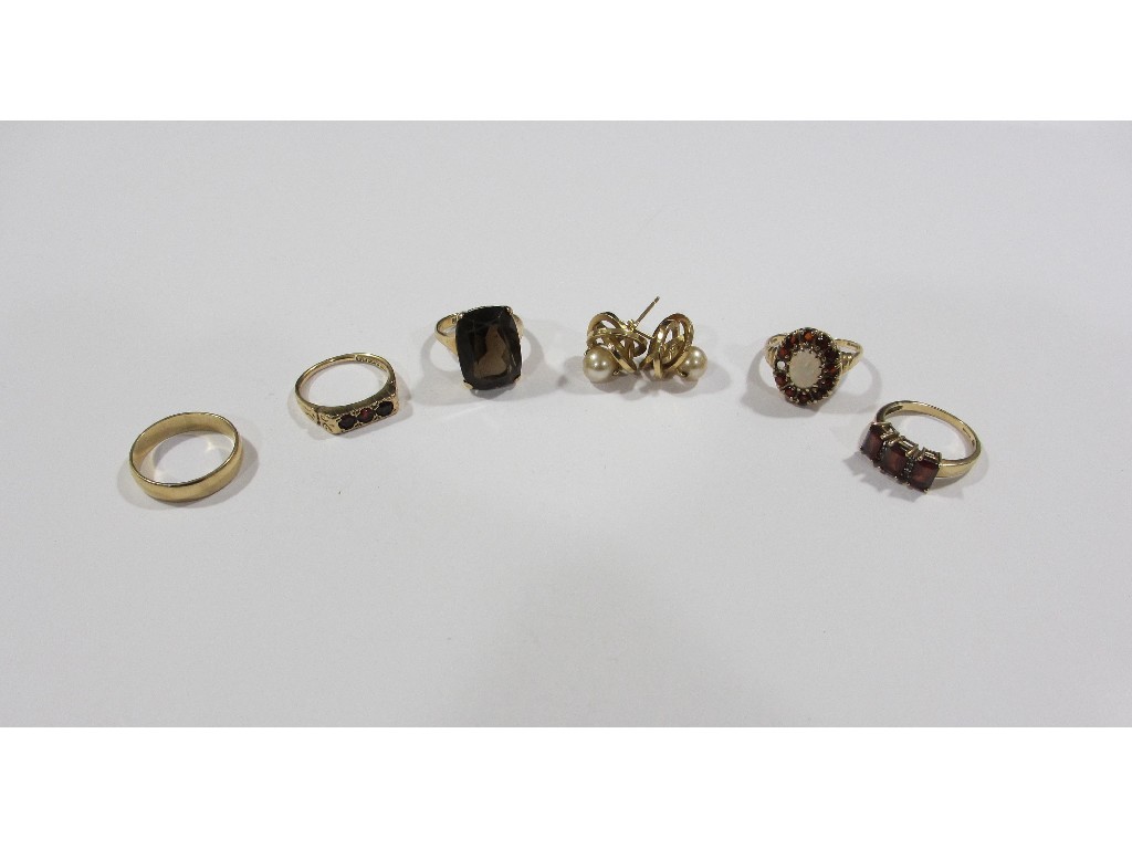 Appraisal: Five ct gold rings to include wedding band two with