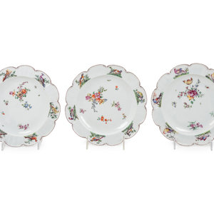 Appraisal: A Set of Three Chelsea Porcelain Dessert Plates Circa Diameter