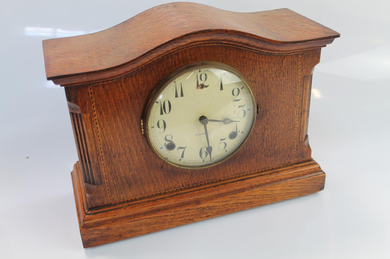 Appraisal: A Gilbert oak cased mantel clock with day movement cm